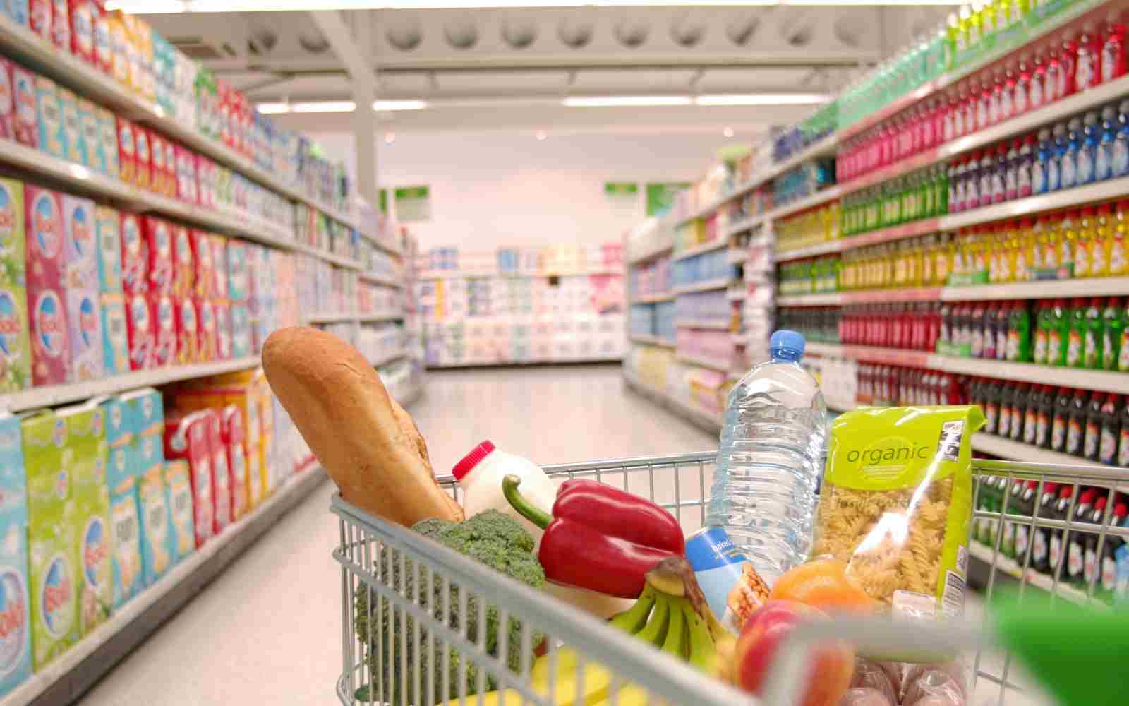 الترفيع في الأسعار في "صمت مطبق":  تقصير حكومي.. أم سياسة لـ"ترويض المواطنين" وتعويدهم على التحرير الشامل للأسعار